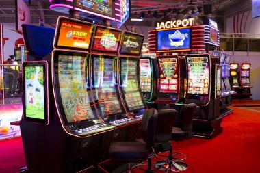 Evolution Gaming blackjack table interface showing dealer, cards, and betting options